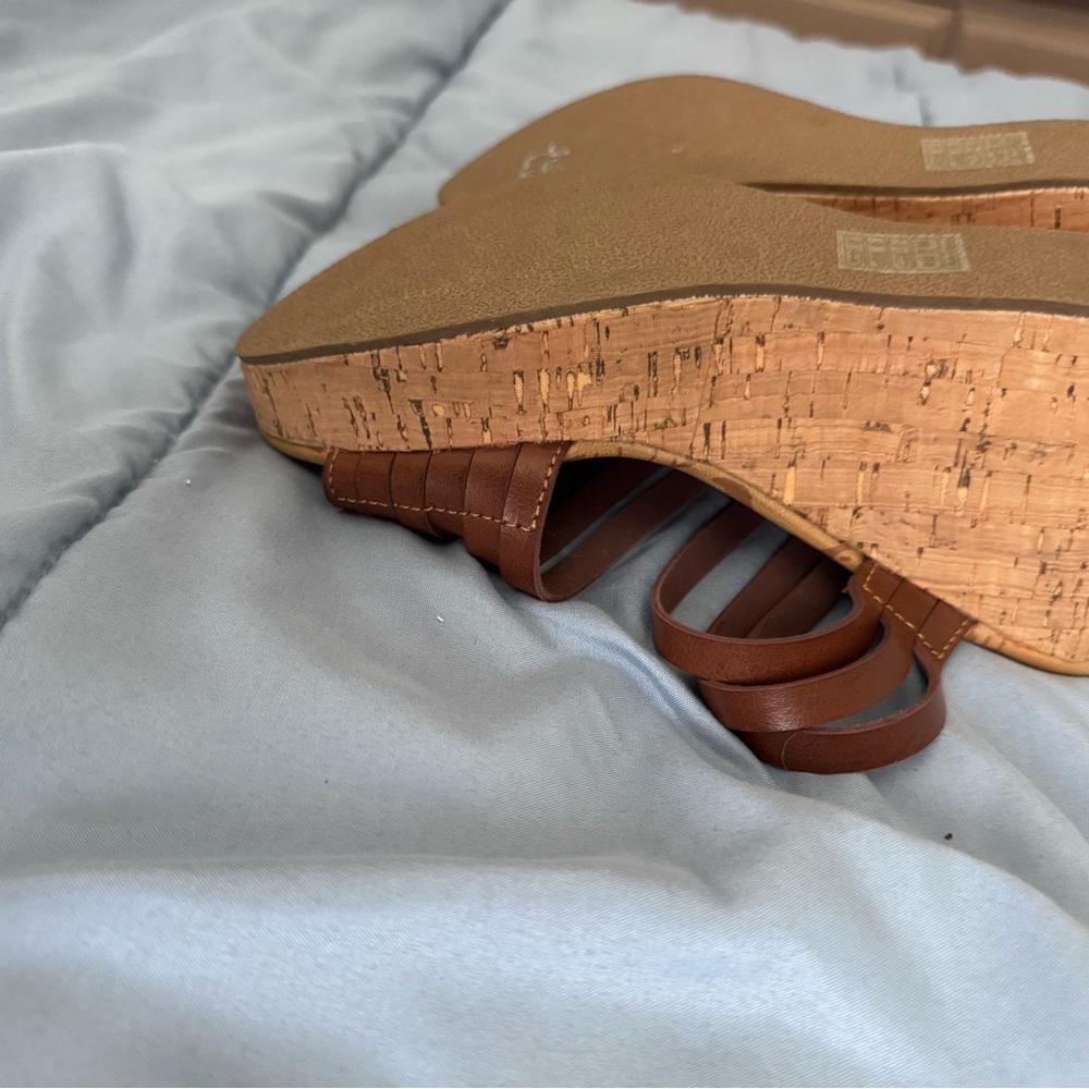 Elegant Brown Strappy Sandals - Picture 5 of 6